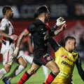 Mosquito decide e celebra sequência invicta do Vitória imagem