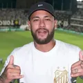 Neymar compra três mansões luxuosas em Santos; veja fotos imagem