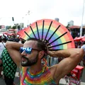 Parada LGBT ou Carnaval? Foliões avaliam: “É gay” imagem