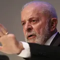“Vamos taxar produtos americanos”, responde Lula às ameaças de Trump imagem