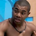 Davi Brito "constrange" barbeiro no meio da rua: "Não tem vergonha?" imagem