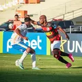 Treinador vira jogador e salva equipe do rebaixamento no estadual imagem