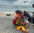 Vítima de afogamento é resgatada por helicóptero na Barra imagem
