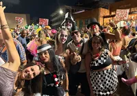 15 anos! Palhaços do Rio Vermelho animam Salvador com desfile especial imagem