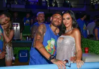 Iria ficar de fora? Acompanhado, Neymar marca presença no Carnaval imagem