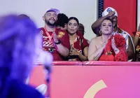 Preta Gil recebe homenagem de Luiz Caldas no Carnaval; assista imagem