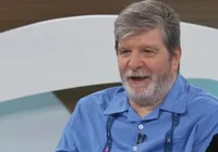 Autor de livro 'Ainda Estou Aqui' é atacado em festa de Carnaval imagem