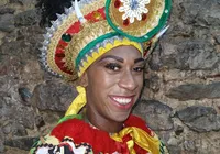 Bloco afro Muzenza nomeia sua primeira Rainha Trans imagem