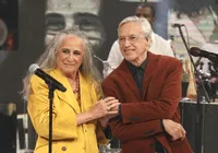 Bethânia reclama de som em apresentação de turnê no Rio de Janeiro imagem