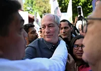 De olho no governo, Ciro Gomes se aproxima de filiação ao PSDB imagem