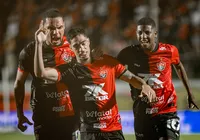Com um a menos, Vitória cede empate, decepciona a torcida e perde liderança imagem