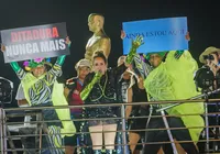 Daniela Mercury cita Rubens Paiva e defende a democracia no circuito Dodô imagem