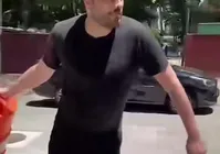 Danilo Gentili tem ataque de fúria por obras na frente da sua casa; assista imagem