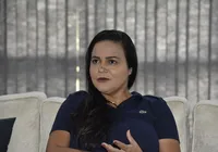 Débora Régis, a nova prefeita de Lauro, cheia de pepinos, pede tempo