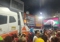 Em dia de polêmicas, trio de Daniela Mercury quebra e é rebocado imagem