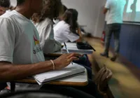 Alunos de cursinhos na Bahia podem ganhar novo benefício estudantil imagem