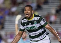 Vitória em alta: derrota do Fortaleza mantém Leão no topo imagem