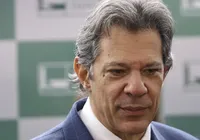 Haddad critica tarifa de Trump sobre produtos brasileiros: "Não faz sentido"