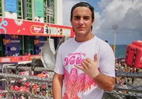 Marcelo Sangalo usa look em homenagem a Ivete no 3º dia de Carnaval imagem