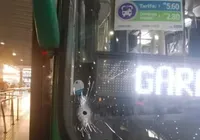 Ônibus é atingido por tiro no Cabula e passa por perícia imagem