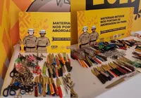 Centenas de armas brancas são apreendidas no 1º dia de Carnaval; vídeo imagem
