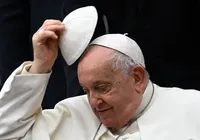 Vaticano diz que Papa Francisco teve noite tranquila no hospital