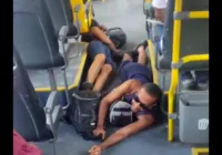 Passageiros se jogam no chão de ônibus para fugir de tiros em Salvador