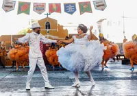 Quadrilha junina Luar do Recôncavo desfila no Campo Grande
