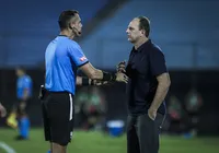 Rogério Ceni critica gramado e defende jogadores: "Não faltou brio"