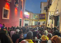 VÍDEO: Olodum agita o Carnaval no Pelourinho com multidão