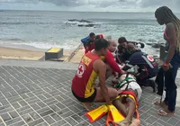 Vítima de afogamento é resgatada por helicóptero na Barra imagem