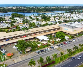 Alameda Guarajuba:  o coração do comércio