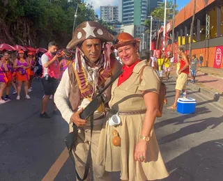 Cangaço na folia: Lampião e Maria Bonita aparecem armados no Fuzuê