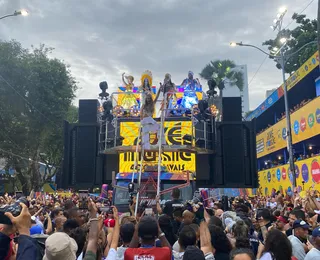 VÍDEO: Claudia Leitte é vaiada na abertura do carnaval