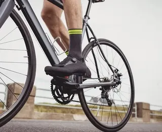 Ciclista de 73 anos morre após atropelamento por viatura da PM