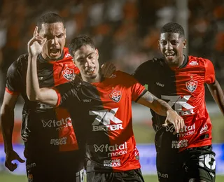 Com um a menos, Vitória cede empate, decepciona a torcida e perde liderança