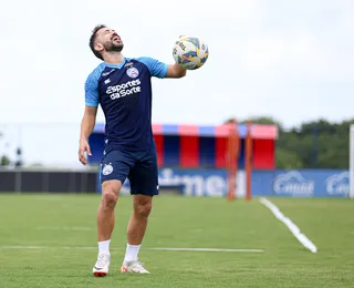 Everton Ribeiro é viciado em jogo famoso e está na fase 15 mil