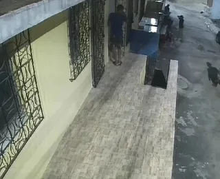 Guarda Municipal saca arma e ameaça crianças em Salvador; assista