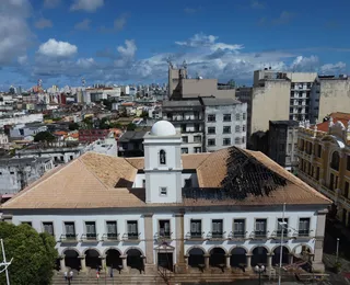 Câmara de Salvador retoma sessões no Paço após incêndio