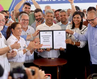 Ao lado de prefeitos, Jerônimo autoriza construção de maternidade em Amargosa