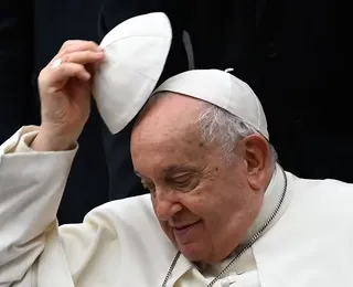 Vaticano diz que Papa Francisco teve noite tranquila no hospital