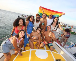 Parada náutica LGBTQIAPN+ celebra diversidade em Salvador