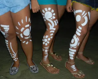 Polícia prende na Barra homem que coagiu turistas a pintar o corpo