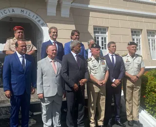 Políticos recebem homenagem pelos 200 anos da Polícia Militar