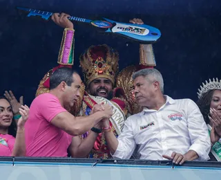 Chave da cidade é entregue ao Rei Momo por Bruno e Jerônimo e Carnaval é iniciado