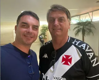 Flávio Bolsonaro volta às pressas da Europa por possível prisão do pai