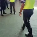 Agente da GCM atira em van durante confusão no aeroporto de Salvador imagem