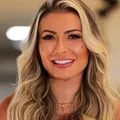 Andressa Urach sai em defesa de traficantes: "São comerciantes" imagem