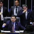 Após ofender Gleisi, Alcolumbre aciona Conselho de Ética contra Gayer imagem