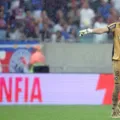 Veja análise do VAR que revogou expulsão de John contra o Bahia imagem